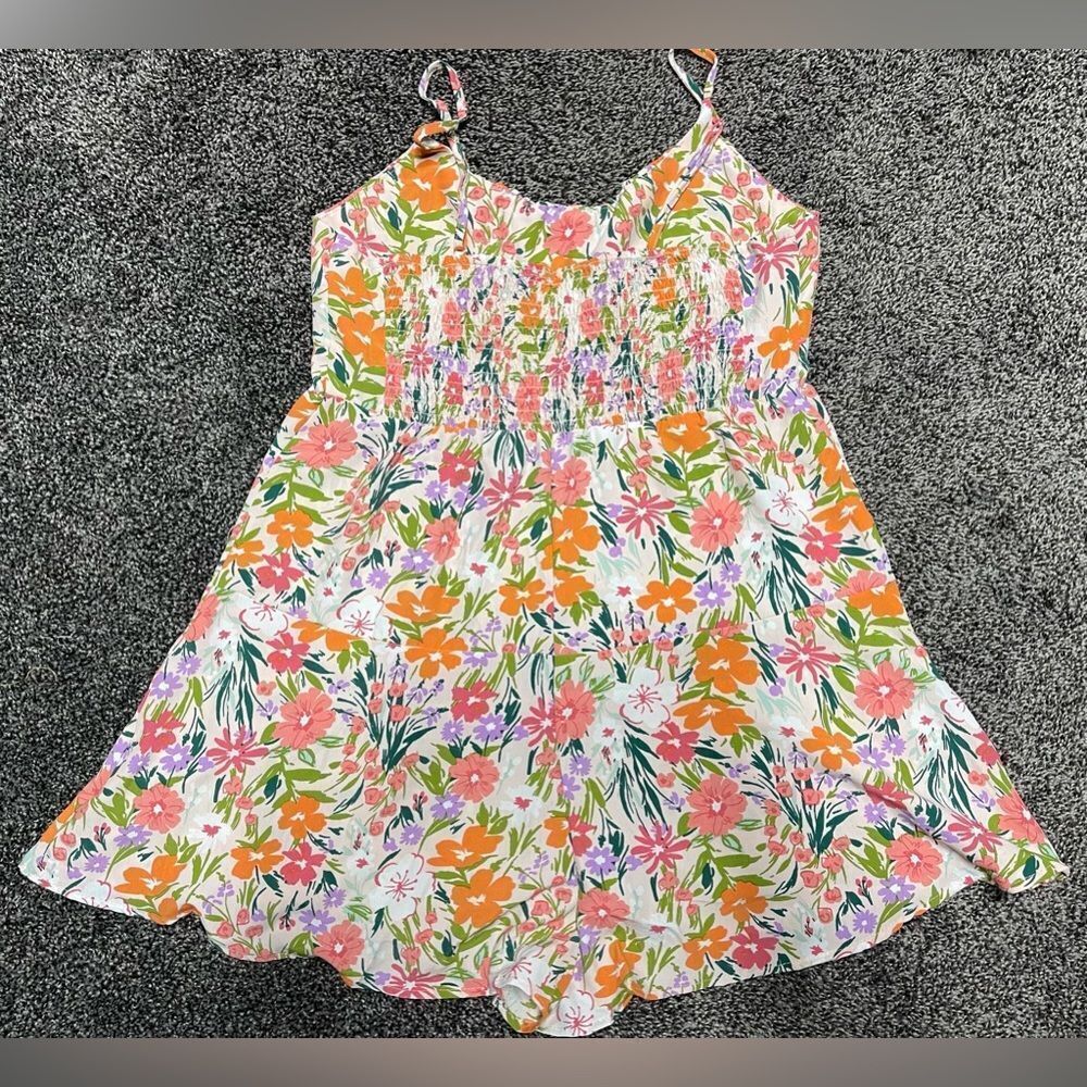 Womens floral romper, NEW - Picture 3 of 9